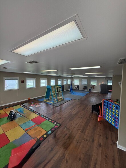 More Photos Of 421 N Sam Rayburn Fwy, Sherman Medical For Lease
