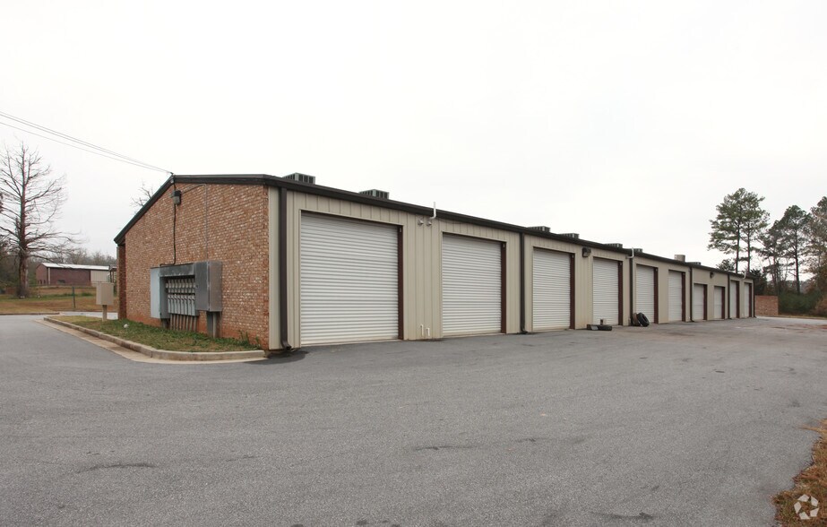 More Photos Of 640 Atlanta St, Barnesville Storefront For Lease