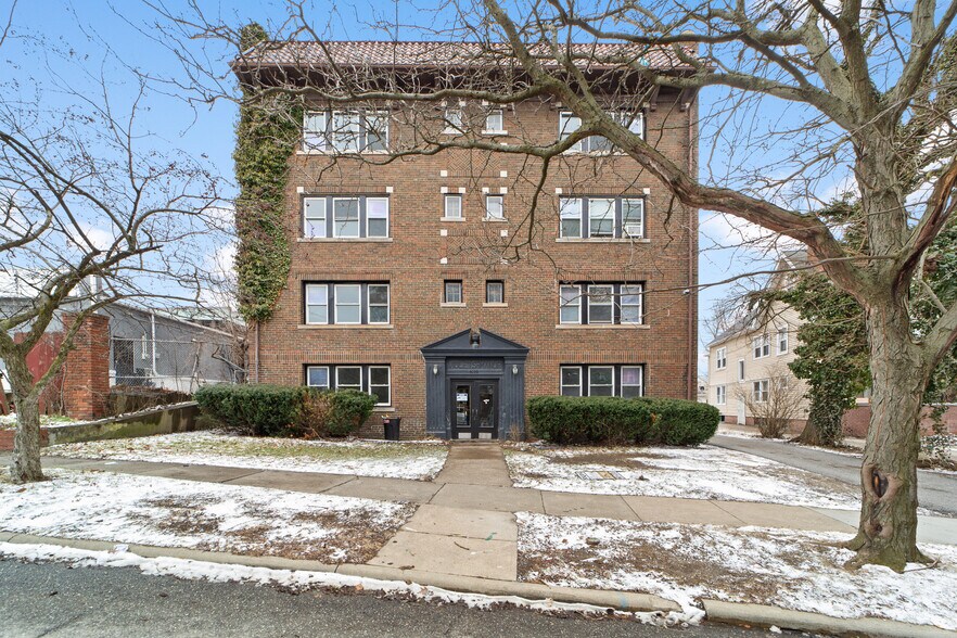 Primary Photo Of 1690 Eddington Rd, Cleveland Heights Apartments For Sale