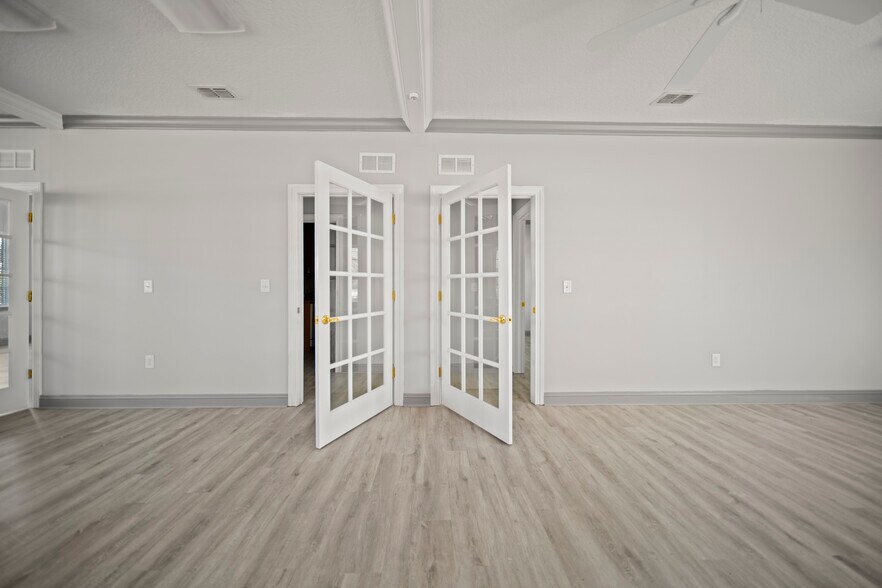 More Photos Of 6817 Southpoint Pky, Jacksonville Loft Creative Space For Lease
