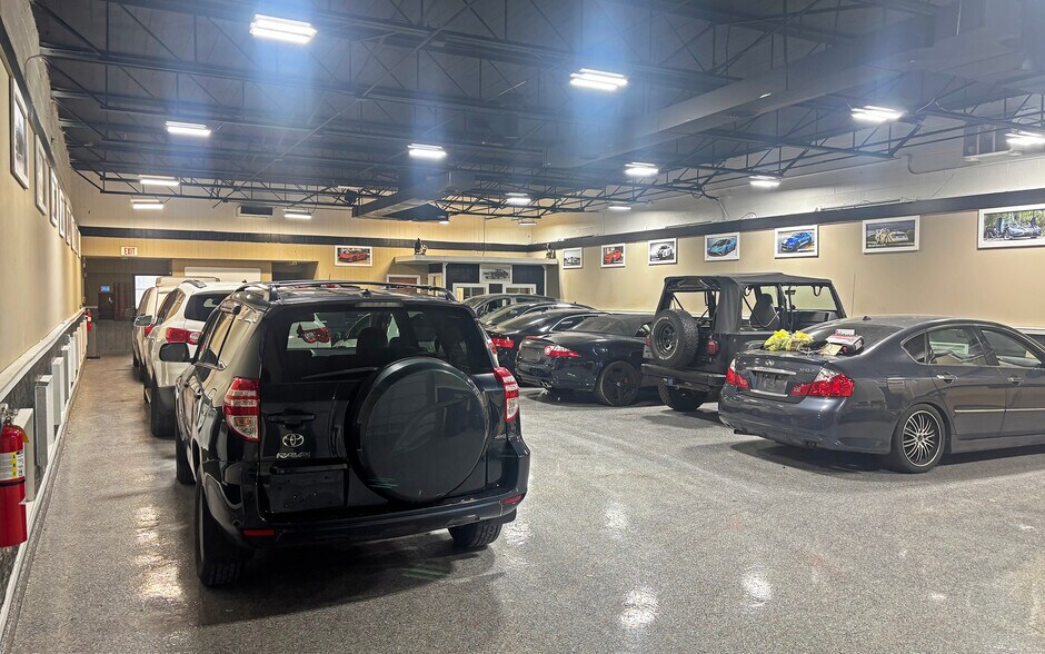 More Photos Of 17206 E Thirteen Mile Rd, Roseville Warehouse For Sale