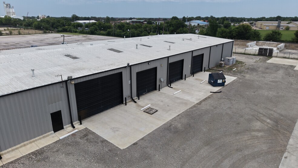 More Photos Of 6850 N Interstate 35e E, Waxahachie Warehouse For Lease