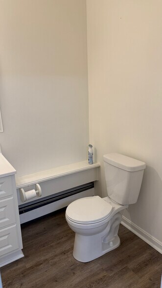 More Photos Of 376 Rt-130, Sandwich Flex For Lease