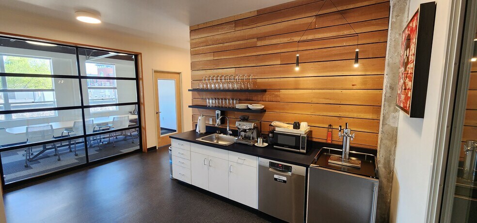 More Photos Of 1235-1259 Willamette St, Eugene Office For Lease
