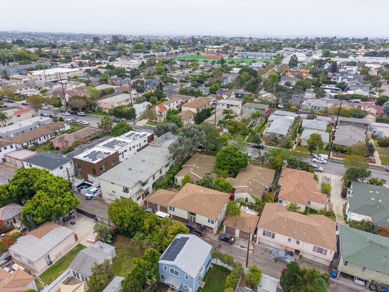 More Photos Of 2411 20th St, Santa Monica Apartments For Sale