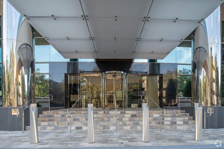 More Photos Of 18111 Preston Rd, Dallas Office For Lease