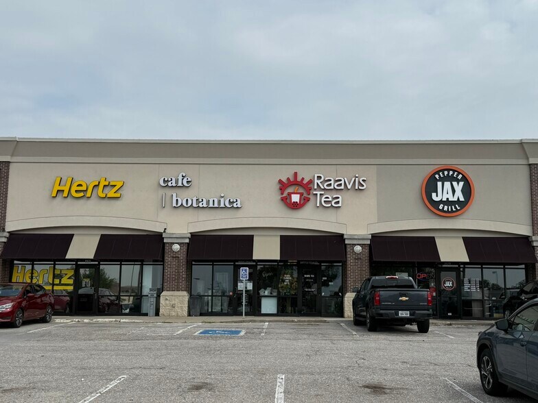 More Photos Of 2557-2575 S 171st St, Omaha General Retail For Lease