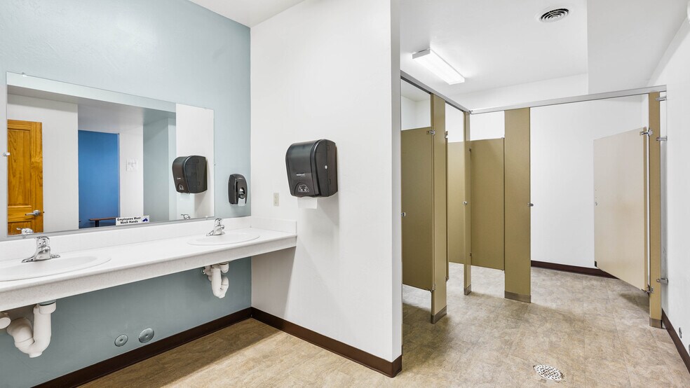 More Photos Of 500 N Front St, Townsend General Retail For Sale