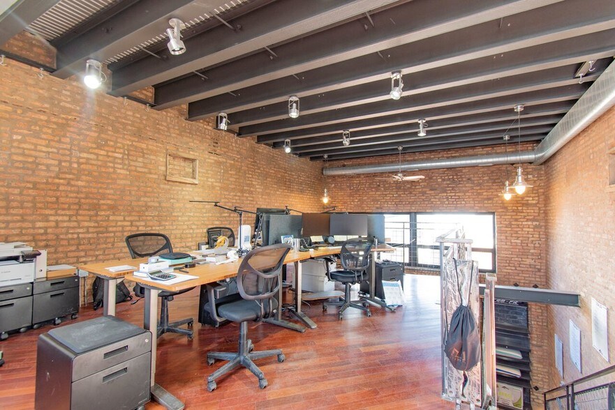 More Photos Of 1703 Darrow St, Evanston Office Residential For Sale