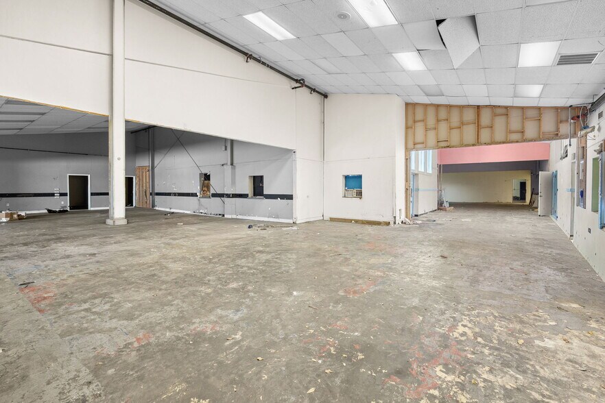 More Photos Of 2120 Collier Ave, Fort Myers Unknown For Lease