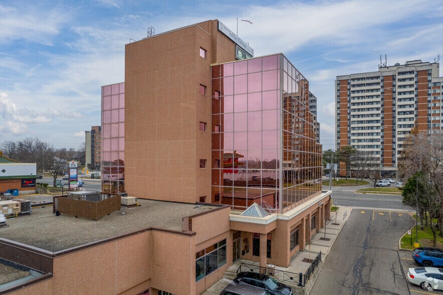 More Photos Of 918 Dundas St E, Mississauga Office For Lease