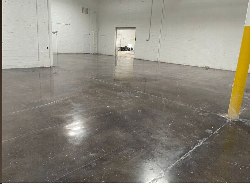 More Photos Of 2830 Produce Row, Houston Manufacturing For Lease