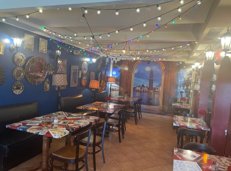 More Photos Of 11505 S Memorial Pky, Huntsville Storefront For Lease