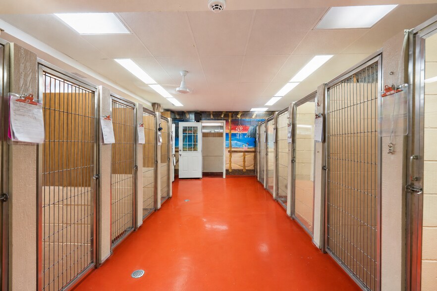 More Photos Of 282063 Twp Rd 224A, Rocky View No 44 Veterinarian Kennel For Sale