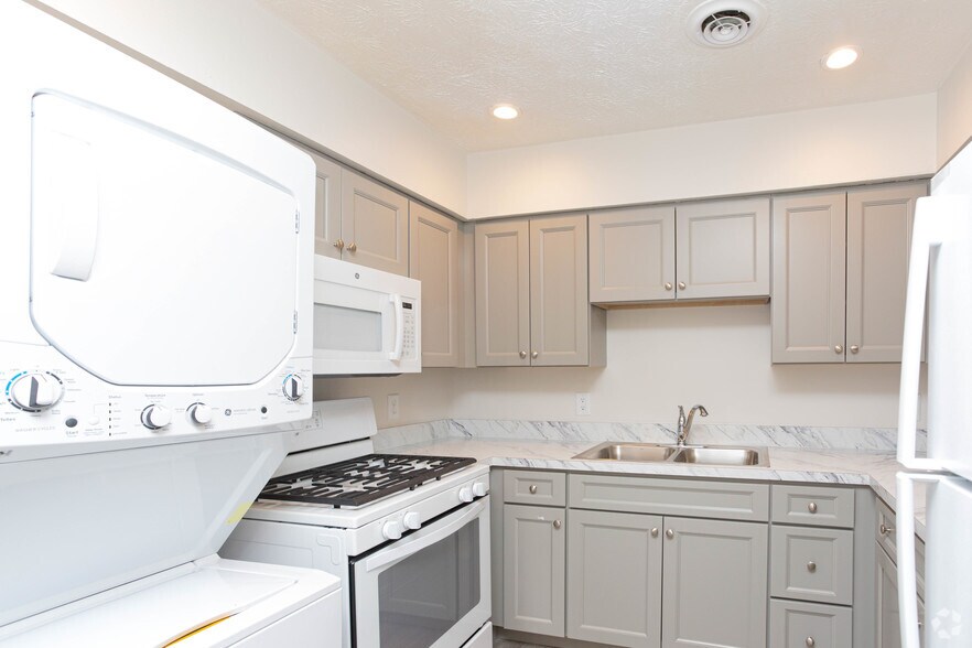 More Photos Of 2400 Woodhill Dr, Lexington Apartments For Sale