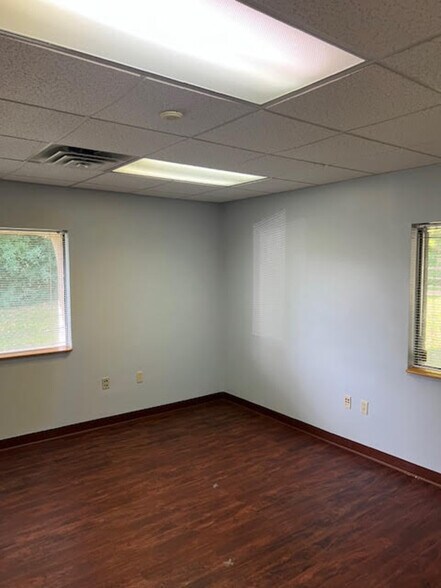 More Photos Of 411 W Lake Lansing Rd, East Lansing Unknown For Lease