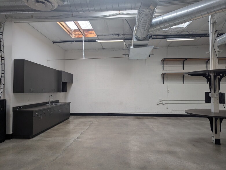 More Photos Of 530 Cypress Ave, Hermosa Beach Warehouse For Lease