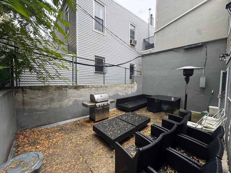 More Photos Of 6702 Bergenline Ave, West New York Storefront Retail Office For Sale