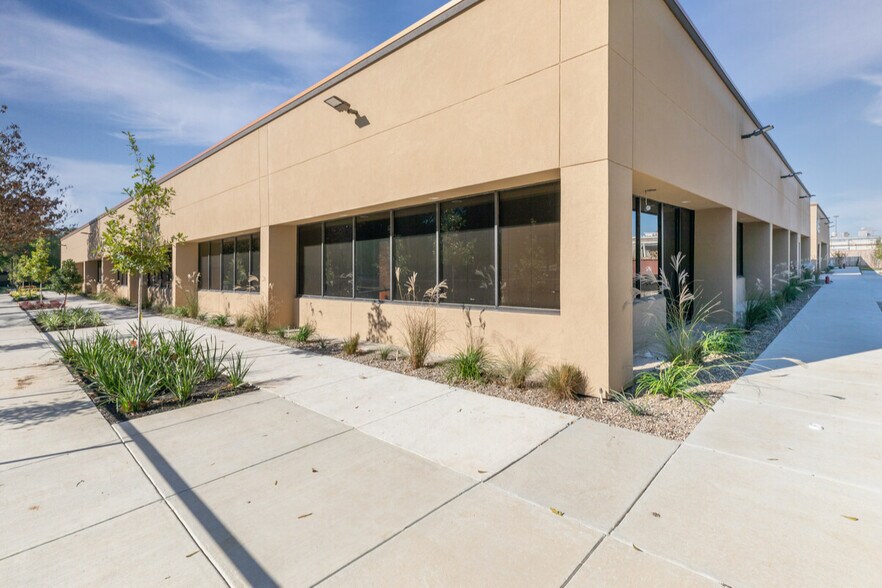 More Photos Of 16441 Space Center Blvd, Houston Unknown For Lease