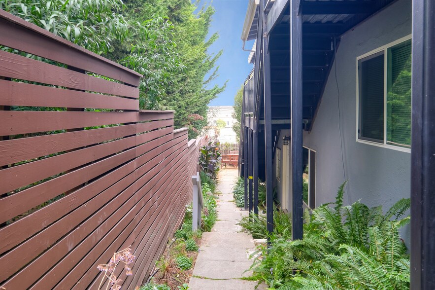 More Photos Of 2443 Grande Vista Ave, Oakland Apartments For Sale