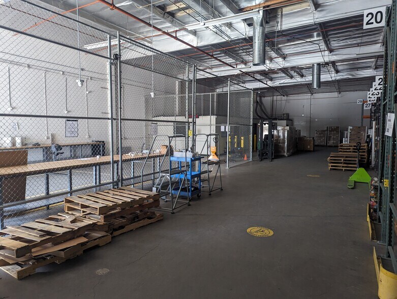 More Photos Of 3019 Vail Ave, Commerce Manufacturing For Sale