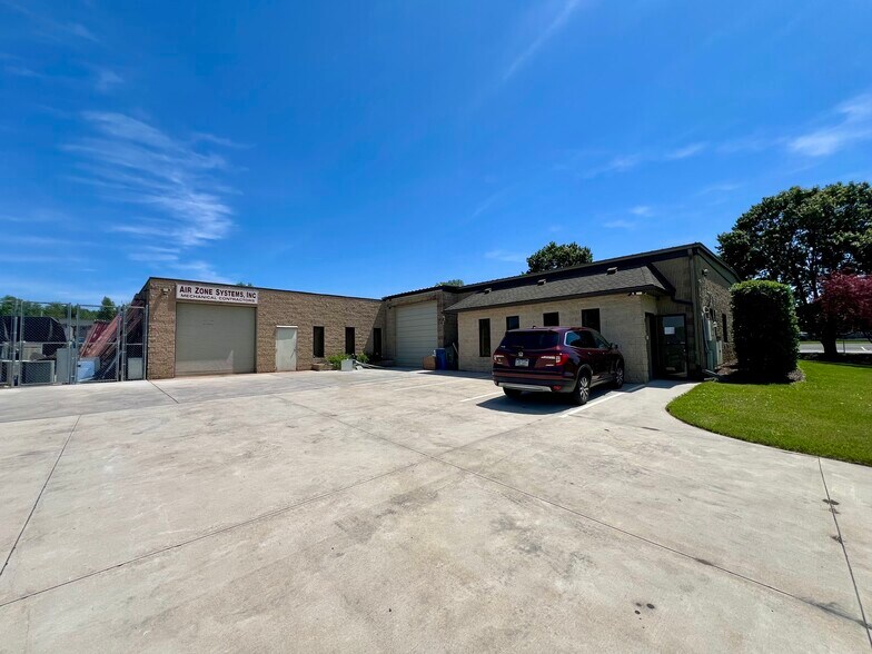 Primary Photo Of 1303 Avondale Rd, New Windsor Warehouse For Sale