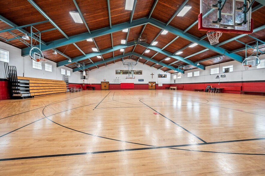 More Photos Of 650 S Irwin Ave, Green Bay Schools For Sale