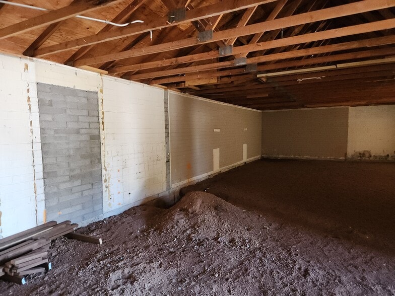 More Photos Of 704 S Meadow St, Payson Office For Sale
