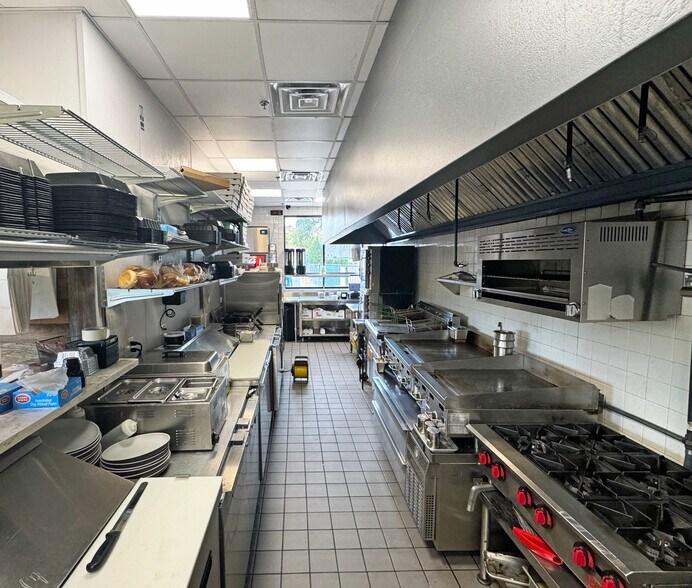 More Photos Of 720 E Rand Rd, Mount Prospect Fast Food For Sale