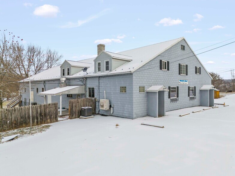 More Photos Of 105 Holbert Stretch, Dilliner Bar For Sale