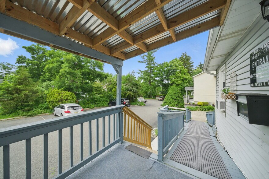 More Photos Of 11 Vernon Ave, Hamburg Medical For Lease