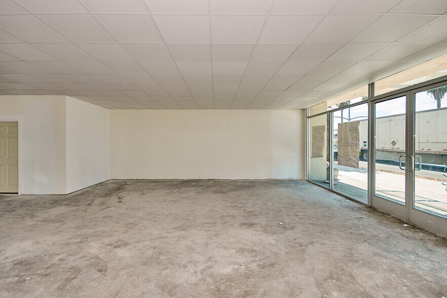 More Photos Of 1598 Long Beach Blvd, Long Beach Storefront Retail Office For Sale
