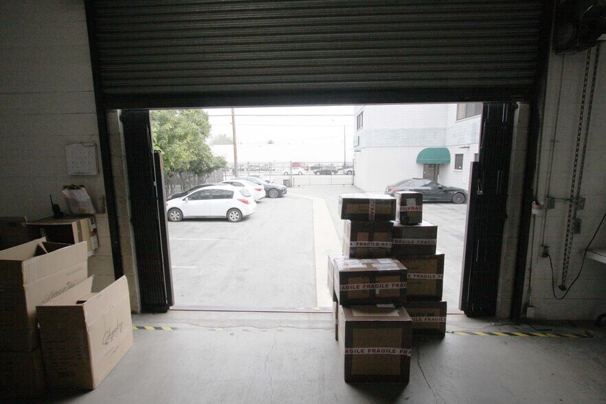 More Photos Of 540 E Jefferson Blvd, Los Angeles Warehouse For Lease