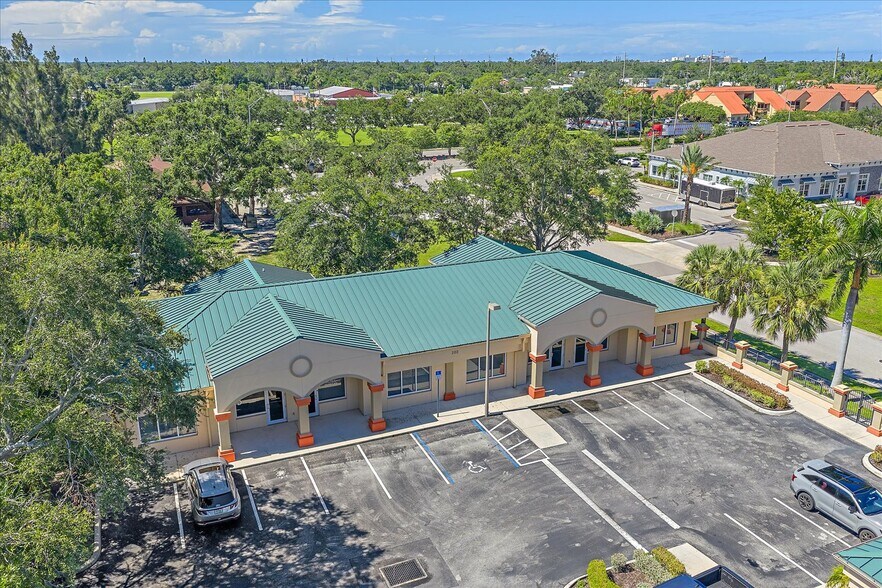 More Photos Of 202 N Rhodes Ave, Sarasota Office For Sale