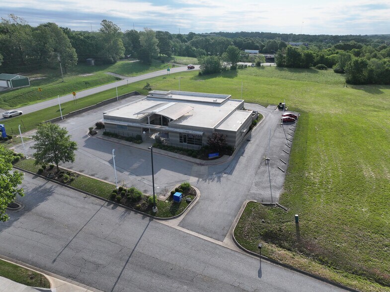 More Photos Of 5201 Willow Creek Dr, Springdale Medical For Sale