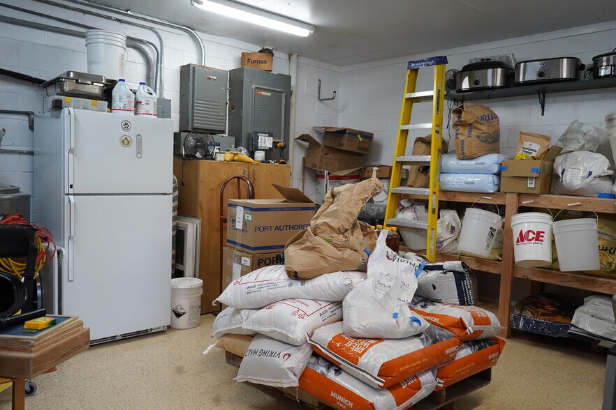 More Photos Of 505 King st, Cottonwood General Retail For Sale