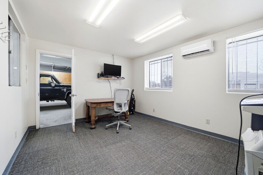 More Photos Of 114 5th St, Fowler Industrial For Sale