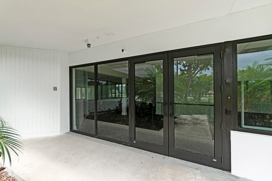 More Photos Of 1910 NW 97th Ave, Miami Distribution For Lease