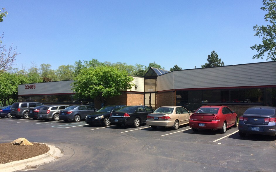 More Photos Of 33469 W 14 Mile Rd, Farmington Hills Office For Sale