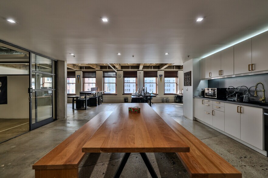 More Photos Of 742-748 S Hill St, Los Angeles Loft Creative Space For Lease