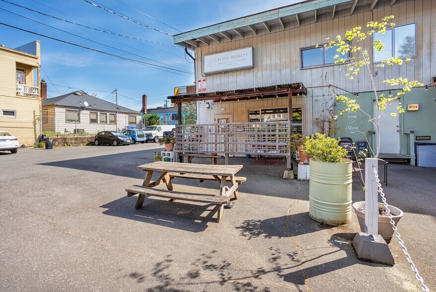 More Photos Of 3425 SE Yamhill St, Portland Loft Creative Space For Sale