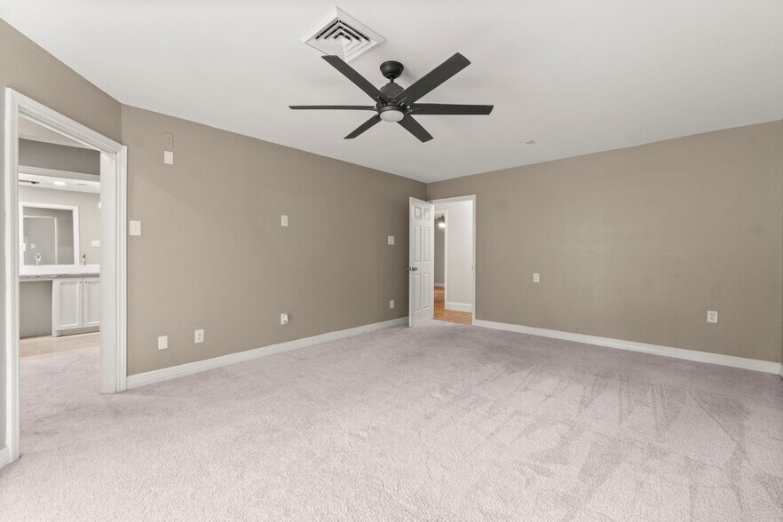 More Photos Of 2042 Teal Dr, Spring Dormitory For Sale