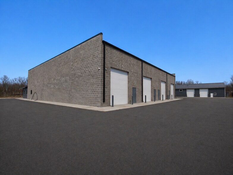 More Photos Of 11850 Green Oak Industrial Dr, Whitmore Lake Warehouse For Lease