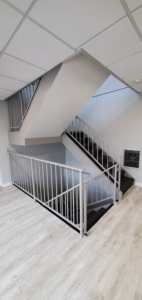 More Photos Of 110 S Hager Ave, Barrington Office For Lease