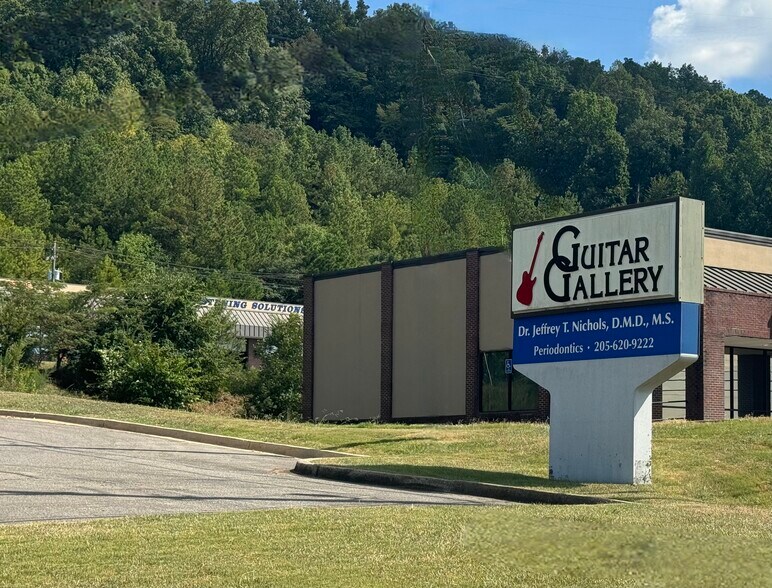 More Photos Of 2621 Pelham Pky, Pelham Freestanding For Sale