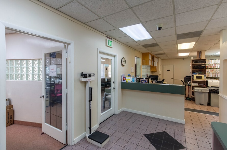 More Photos Of 2419 S Seacrest Blvd, Boynton Beach Medical For Sale