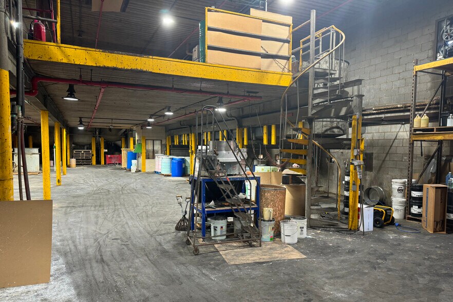 More Photos Of 223 Westhampton Ave, Capitol Heights Warehouse For Lease