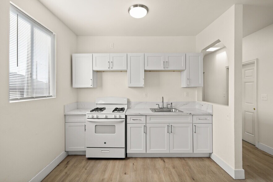 More Photos Of 1035-1035 1/2 Orange Ave, Long Beach Apartments For Sale