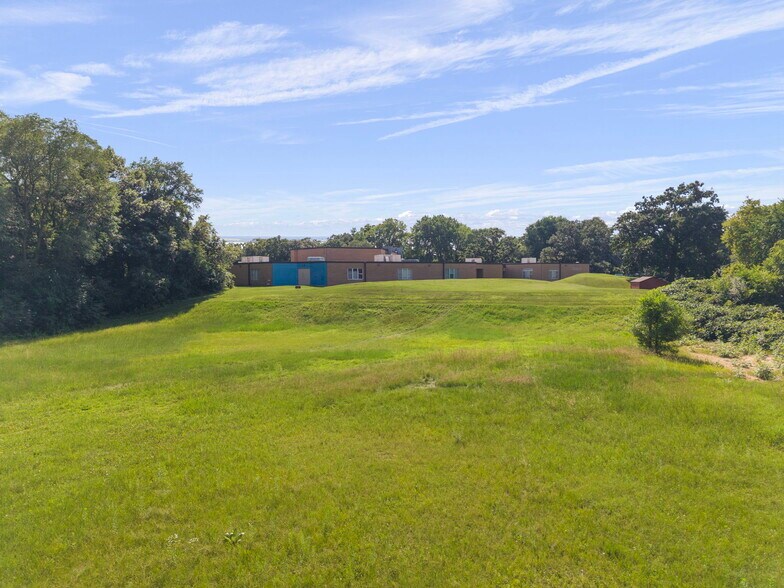 More Photos Of 2201 W 108th St, Bloomington Religious Facility For Lease