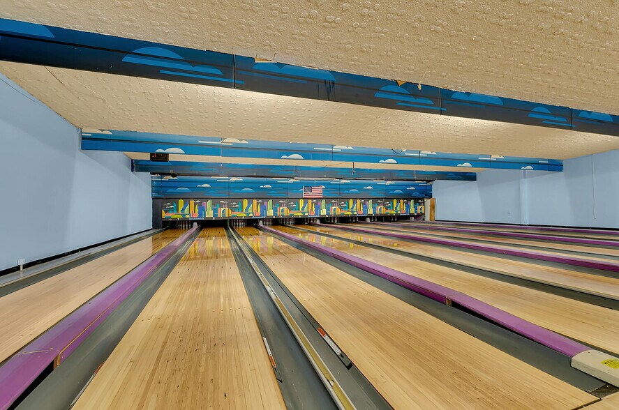 More Photos Of 2422-2426 S Park Ave, Buffalo Bowling Alley For Sale
